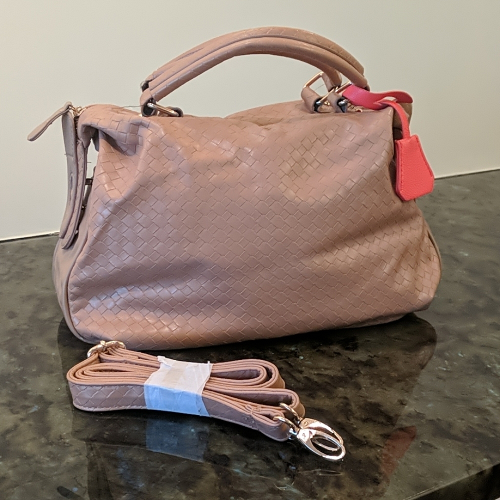 Tan Patent Leather Diamond Patterned Purse w/Strap